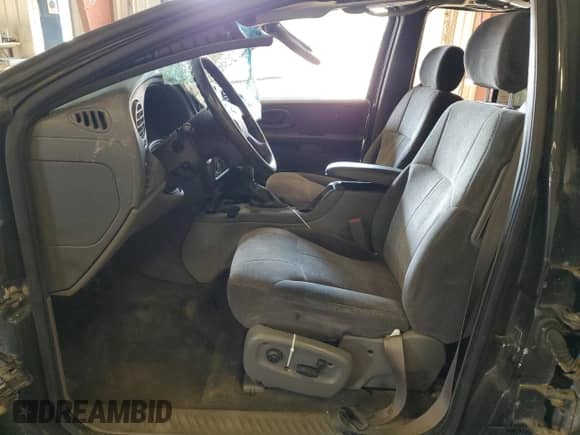 2003 Chevrolet TrailBlazer LT z VIN 1GNDT13S032403780, wystawiony jako Copart lot #81196905 z przebiegiem Nie podano mil oraz Czysty tytuł • Clean title. Historia ofert i sprzedaży dostępna na DreamBid. Obrazek 7.