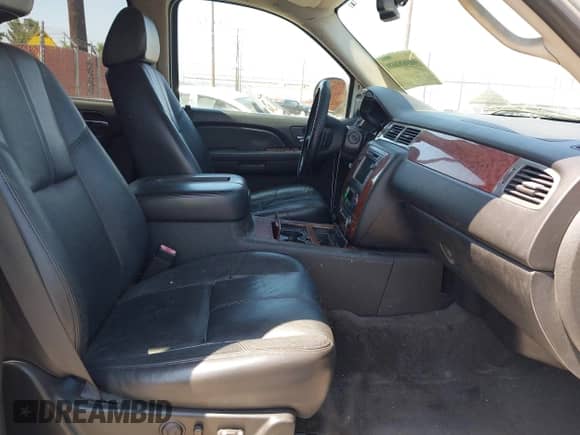 2008 Chevrolet Tahoe 3LT with VIN 1GNFC13028R229605, listed as a IAAI auction lot 42788269 with 154,017 mi miles and . Bid and sale history available at DreamBid. Image 5.