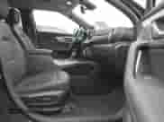 2019 Chevrolet Blazer z VIN 3GNKBDRS0KS666082, wystawiony jako IAAI lot #42033003 z przebiegiem 28 737 mil mil oraz . Historia ofert i sprzedaży dostępna na DreamBid. Obrazek 5.