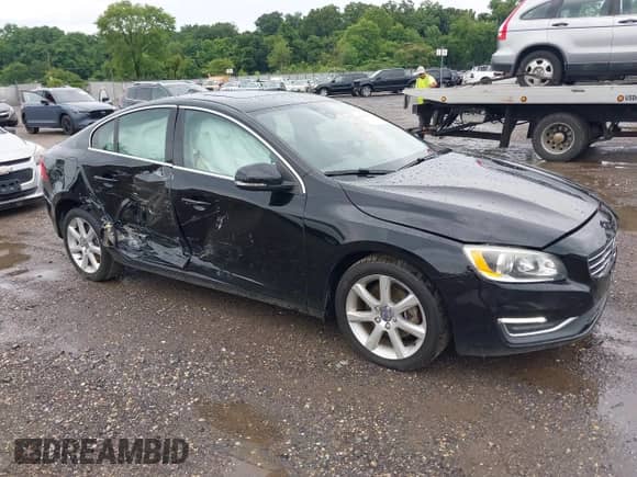 2016 Volvo S60 T5 Drive-E Premier z VIN YV126MFK7G2407961, wystawiony jako IAAI lot #42640958 z przebiegiem 96 884 mil mil oraz . Historia ofert i sprzedaży dostępna na DreamBid. Obrazek 1.