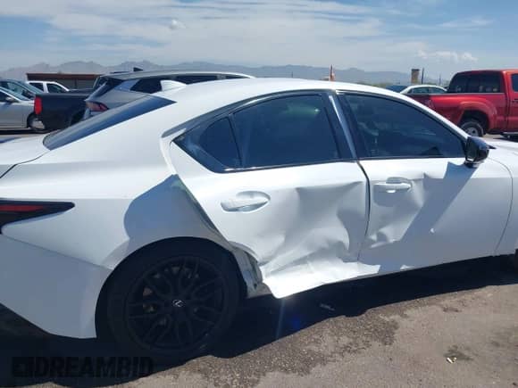 2024 Lexus IS 500 F Sport Performance z VIN JTHAP1D24R5005427, wystawiony jako IAAI lot #42899952 z przebiegiem 15 042 mil mil oraz . Historia ofert i sprzedaży dostępna na DreamBid. Obrazek 6.