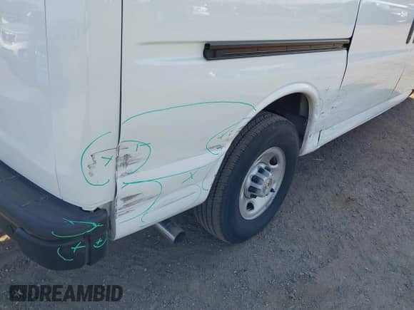 2024 Chevrolet Express Cargo с VIN 1GCWGAFP5R1282188, выставлен на аукционе IAAI как лот 42706483 с пробегом 10 116 миль миль и . История ставок и продаж доступна на DreamBid. Изображение 19.