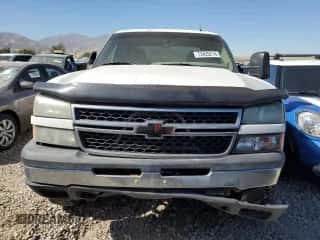 2006 Chevrolet Silverado 1500HD LT2 with VIN 1GCGK13U56F101831, listed as a Copart auction lot 73425214 with 150,652 mi miles and Salvage title. Bid and sale history available at DreamBid. Image 5.