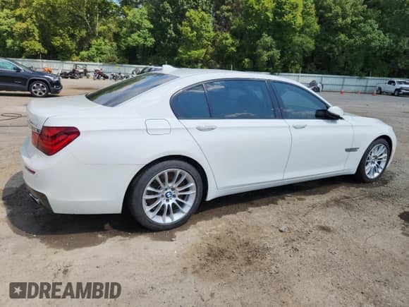 2014 BMW 7 Series ALPINA B7 z VIN WBAYE8C53ED135268, wystawiony jako Copart lot #81066985 z przebiegiem 110 692 mil mil oraz Szkoda całkowita • Salvage title. Historia ofert i sprzedaży dostępna na DreamBid. Obrazek 3.