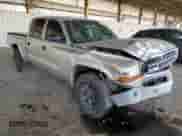 2002 Dodge Dakota SLT z VIN 1B7HL48N42S537026, wystawiony jako Copart lot #53305005 z przebiegiem 175 924 mil mil oraz Szkoda całkowita • Salvage title. Historia ofert i sprzedaży dostępna na DreamBid. Obrazek 4.