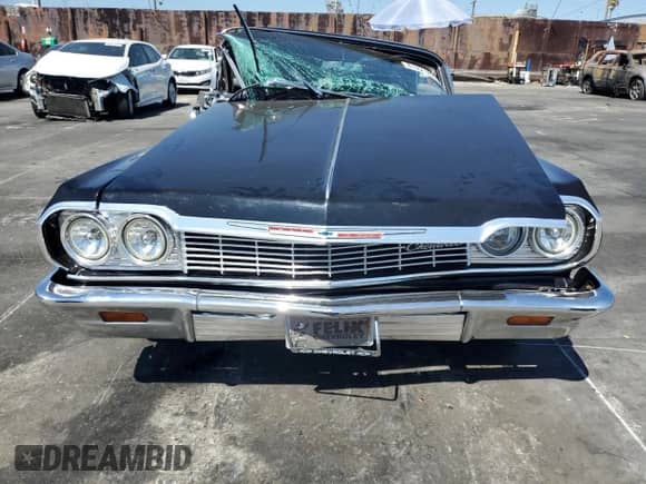 1964 Chevrolet Impala z VIN 41447F153380, wystawiony jako Copart lot #81221825 z przebiegiem 81 151 mil mil oraz Szkoda całkowita • Salvage title. Historia ofert i sprzedaży dostępna na DreamBid. Obrazek 5.