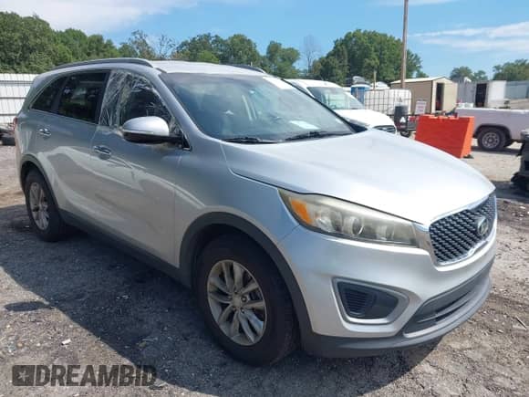 2016 Kia Sorento LX z VIN 5XYPG4A3XGG011019, wystawiony jako IAAI lot #43121519 z przebiegiem 164 268 mil mil oraz . Historia ofert i sprzedaży dostępna na DreamBid. Obrazek 1.