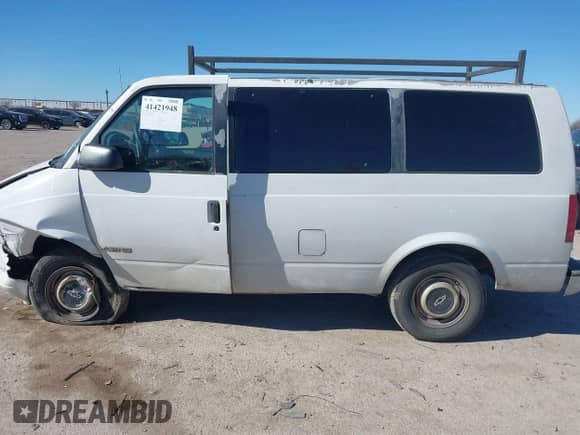 1996 Chevrolet Astro z VIN 1GNDM19W7TB121255, wystawiony jako IAAI lot #41421948 z przebiegiem Nie podano mil oraz . Historia ofert i sprzedaży dostępna na DreamBid. Obrazek 15.