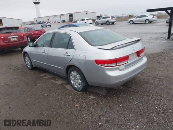 2004 Honda Accord LX z VIN 3HGCM56304G706114, wystawiony jako IAAI lot #43564218 z przebiegiem 259 393 mil mil oraz . Historia ofert i sprzedaży dostępna na DreamBid. Obrazek 3.