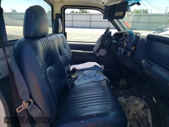 1997 Chevrolet Silverado 1500 z VIN 1GCEC14W2VZ138482, wystawiony jako Copart lot #55863424 z przebiegiem 270 995 mil mil oraz Szkoda całkowita • Salvage title. Historia ofert i sprzedaży dostępna na DreamBid. Obrazek 7.