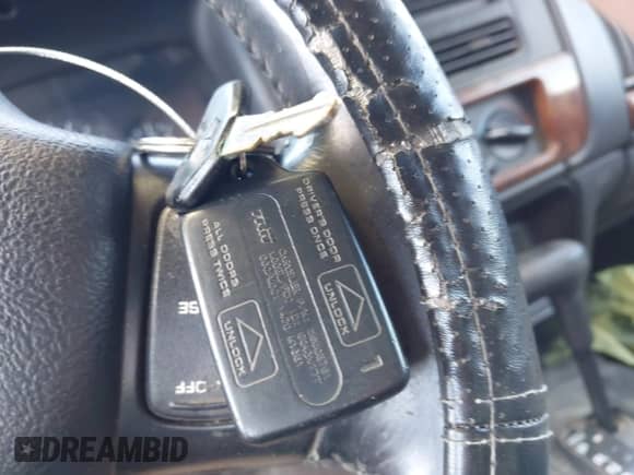 1996 Jeep Grand Cherokee Laredo z VIN 1J4GZ58S9TC245352, wystawiony jako IAAI lot #42860561 z przebiegiem Nie podano mil oraz . Historia ofert i sprzedaży dostępna na DreamBid. Obrazek 11.