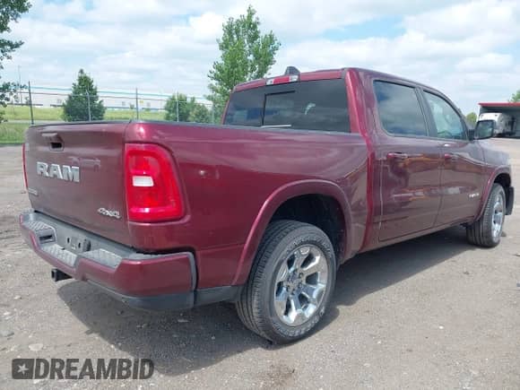 2025 Ram 1500 Big Horn z VIN 1C6RRFFG1SN509435, wystawiony jako IAAI lot #42658494 z przebiegiem 8 021 mil mil oraz . Historia ofert i sprzedaży dostępna na DreamBid. Obrazek 4.