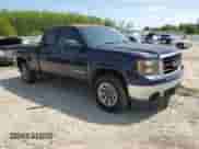 2008 GMC Sierra 1500 Work Truck z VIN 1GTEC19X58Z125845, wystawiony jako Copart lot #53151585 z przebiegiem 156 458 mil mil oraz Czysty tytuł • Clean title. Historia ofert i sprzedaży dostępna na DreamBid. Obrazek 4.