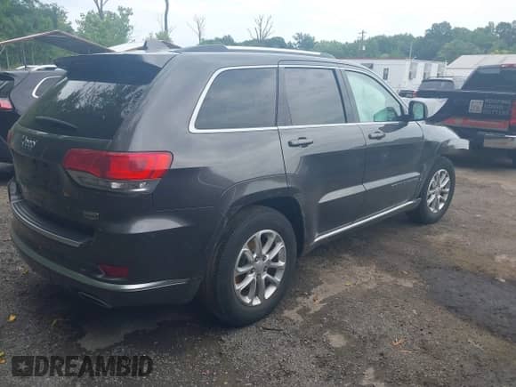 2019 Jeep Grand Cherokee Summit with VIN 1C4RJFJG3KC738167, listed as a IAAI auction lot 42754390 with 183,656 mi miles and . Bid and sale history available at DreamBid. Image 4.