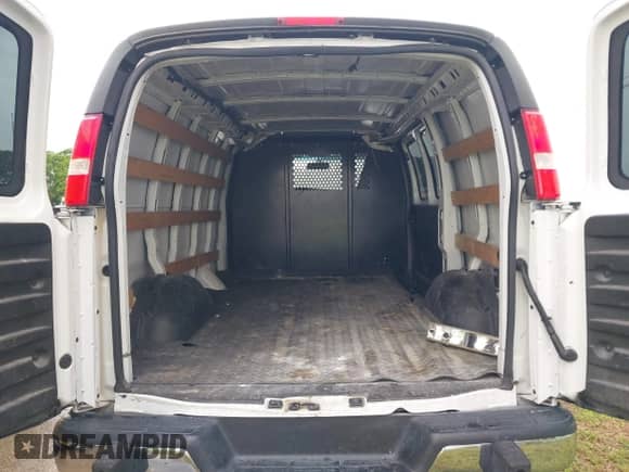2021 Chevrolet Express Cargo с VIN 1GCWGAFP2M1204749, выставлен на аукционе IAAI как лот 42672844 с пробегом 57 795 миль миль и . История ставок и продаж доступна на DreamBid. Изображение 8.