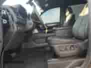 2022 Chevrolet Suburban RST с VIN 1GNSCEKD8NR205606, выставлен на аукционе Copart как лот 70605094 с пробегом 4 миль миль и Списание • Salvage title. История ставок и продаж доступна на DreamBid. Изображение 7.