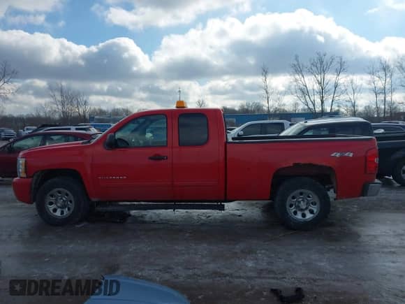 2010 Chevrolet Silverado 1500 LT with VIN 1GCSKSEA7AZ165833, listed as a IAAI auction lot 41521210 with 185,535 mi miles and . Bid and sale history available at DreamBid. Image 14.