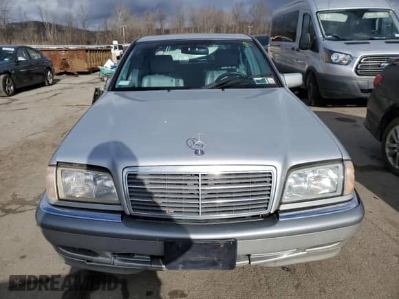 1998 Mercedes-Benz C 230/260/280/320 z VIN WDBHA29G2WF675963, wystawiony jako Copart lot #86522864 z przebiegiem 146 318 mil mil oraz Szkoda całkowita • Salvage title. Historia ofert i sprzedaży dostępna na DreamBid. Obrazek 5.