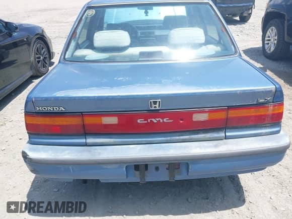 1991 Honda Civic z VIN 1HGED3656ML043956, wystawiony jako IAAI lot #42608632 z przebiegiem 163 524 mil mil oraz . Historia ofert i sprzedaży dostępna na DreamBid. Obrazek 13.