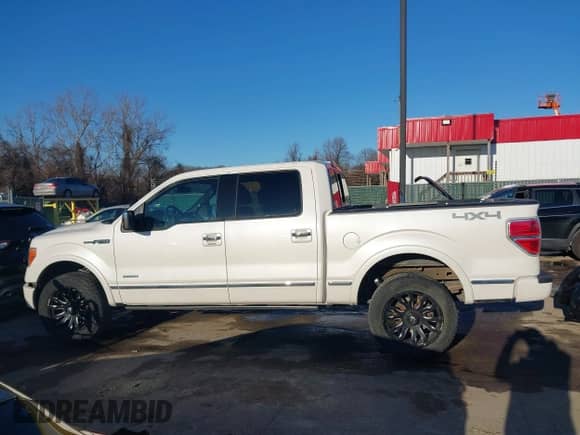 2011 Ford F-150 XLT z VIN 1FTFW1ETXBFB21698, wystawiony jako IAAI lot #41320154 z przebiegiem 119 765 mil mil oraz . Historia ofert i sprzedaży dostępna na DreamBid. Obrazek 14.