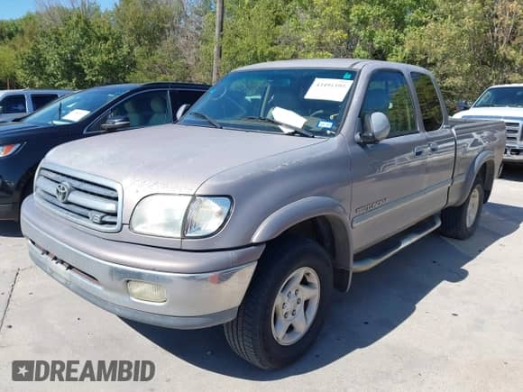 2002 Toyota Tundra Limited z VIN 5TBBT48192S263813, wystawiony jako IAAI lot #43491595 z przebiegiem 376 267 mil mil oraz . Historia ofert i sprzedaży dostępna na DreamBid. Obrazek 2.