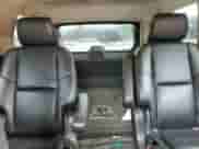 2011 Chevrolet Tahoe LTZ z VIN 1GNSKCE03BR218789, wystawiony jako Copart lot #71005005 z przebiegiem 148 342 mil mil oraz Czysty tytuł • Clean title. Historia ofert i sprzedaży dostępna na DreamBid. Obrazek 10.