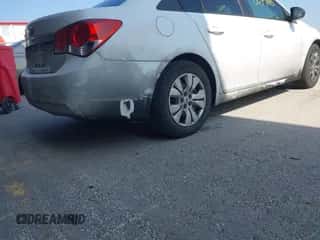 2014 Chevrolet Cruze LS z VIN 1G1PA5SH3E7147223, wystawiony jako IAAI lot #43079180 z przebiegiem 194 625 mil mil oraz . Historia ofert i sprzedaży dostępna na DreamBid. Obrazek 6.