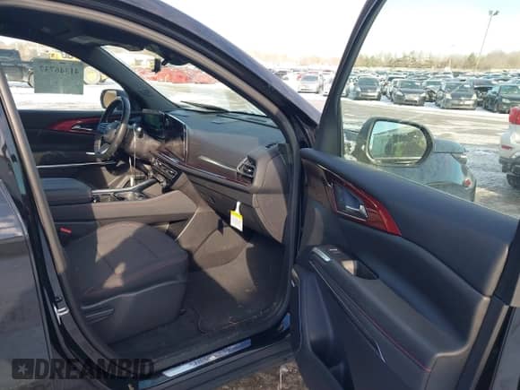 2024 Chevrolet Traverse AWD Z71 z VIN 1GNEVJKS0RJ155142, wystawiony jako IAAI lot #41346737 z przebiegiem 15 669 mil mil oraz . Historia ofert i sprzedaży dostępna na DreamBid. Obrazek 5.