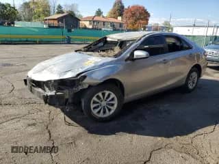 2017 Toyota Camry LE z VIN 4T1BF1FK4HU363536, wystawiony jako Copart lot #86709535 z przebiegiem 108 994 mil mil oraz Nie do naprawy • Non repairable. Historia ofert i sprzedaży dostępna na DreamBid. Obrazek 1.