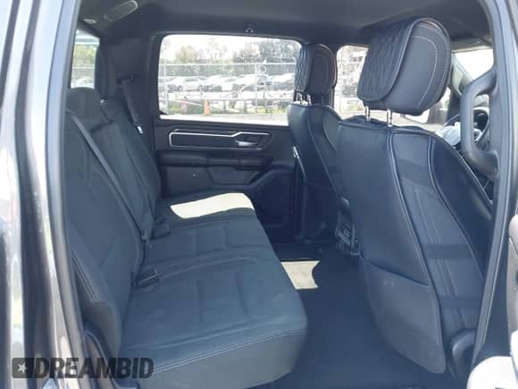 2020 Ram 1500 Lone Star z VIN 1C6RREFT9LN262285, wystawiony jako IAAI lot #42010474 z przebiegiem 80 965 mil mil oraz . Historia ofert i sprzedaży dostępna na DreamBid. Obrazek 8.