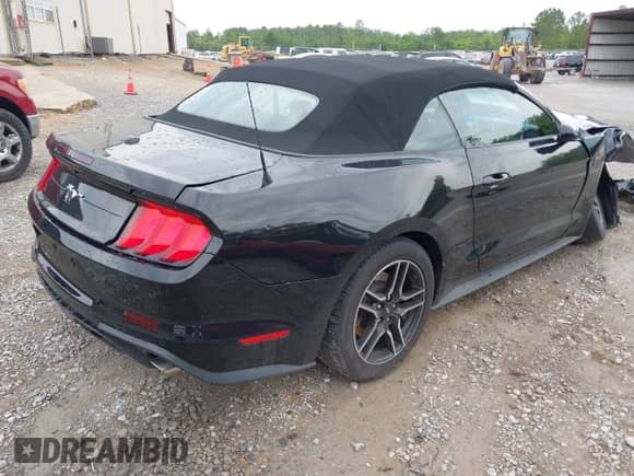 2021 Ford Mustang EcoBoost z VIN 1FATP8UH6M5152841, wystawiony jako IAAI lot #42149294 z przebiegiem 23 834 mil mil oraz . Historia ofert i sprzedaży dostępna na DreamBid. Obrazek 4.