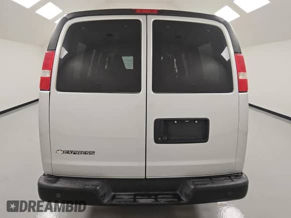 2018 Chevrolet Express Cargo с VIN 1GCWGAFG2J1309593, выставлен на аукционе Copart как лот 53824995 с пробегом 244 641 миль миль и Чистый • Clean title. История ставок и продаж доступна на DreamBid. Изображение 6.