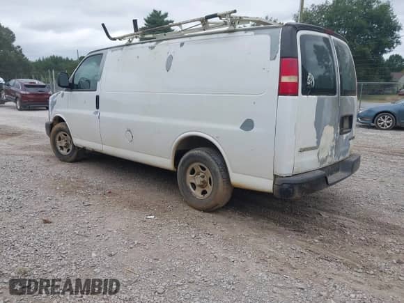 2005 Chevrolet Express Cargo z VIN 1GCFG15X451178626, wystawiony jako IAAI lot #42926306 z przebiegiem 434 042 mil mil oraz . Historia ofert i sprzedaży dostępna na DreamBid. Obrazek 3.