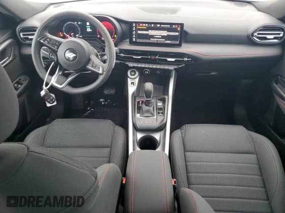 2024 Dodge Hornet R/T z VIN ZACPDFCW8R3A17990, wystawiony jako Copart lot #42925355 z przebiegiem 3 199 mil mil oraz Szkoda całkowita • Salvage title. Historia ofert i sprzedaży dostępna na DreamBid. Obrazek 8.