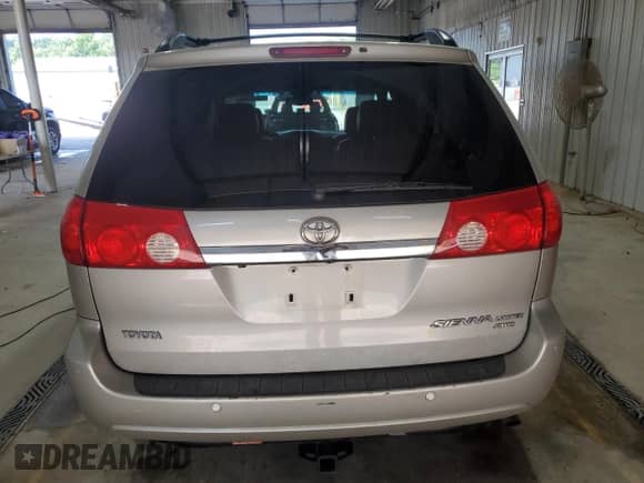 2008 Toyota Sienna XLE z VIN 5TDBK22C28S017896, wystawiony jako Copart lot #64607985 z przebiegiem 219 449 mil mil oraz Szkoda całkowita • Salvage title. Historia ofert i sprzedaży dostępna na DreamBid. Obrazek 6.