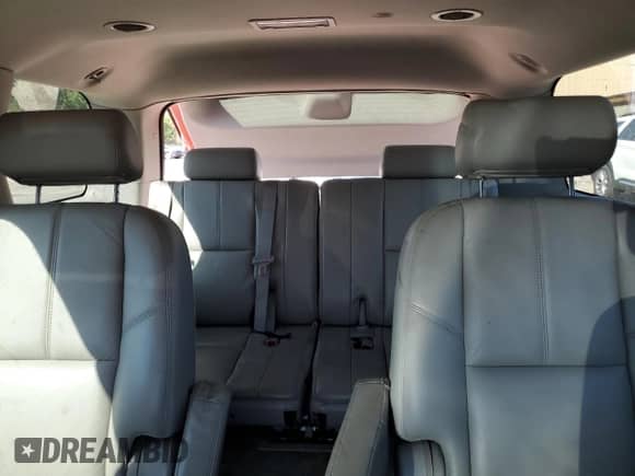 2010 Chevrolet Tahoe LT z VIN 1GNUCBE07AR292361, wystawiony jako Copart lot #80151785 z przebiegiem 267 101 mil mil oraz Szkoda całkowita • Salvage title. Historia ofert i sprzedaży dostępna na DreamBid. Obrazek 10.