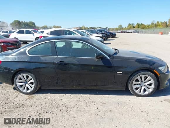 2011 BMW 3 Series 328i xDrive с VIN WBAKF5C50BE656391, выставлен на аукционе IAAI как лот 43355526 с пробегом 156 686 миль миль и . История ставок и продаж доступна на DreamBid. Изображение 13.