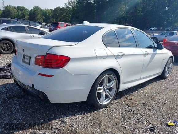 2013 BMW 5 Series 535i xDrive с VIN WBAFU7C56DDU77378, выставлен на аукционе IAAI как лот 43014182 с пробегом Не указан миль и . История ставок и продаж доступна на DreamBid. Изображение 4.