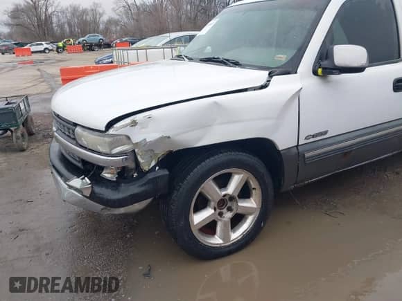 2000 Chevrolet Silverado 1500 with VIN 1GCEC14W0YE199633, listed as a IAAI auction lot 41465837 with 241,159 mi miles and . Bid and sale history available at DreamBid. Image 6.