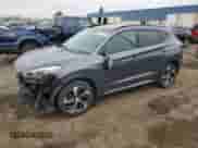 2017 Hyundai Tucson Eco z VIN KM8J33A23HU322371, wystawiony jako Copart lot #82114035 z przebiegiem 184 373 mil mil oraz Czysty tytuł • Clean title. Historia ofert i sprzedaży dostępna na DreamBid. Obrazek 1.