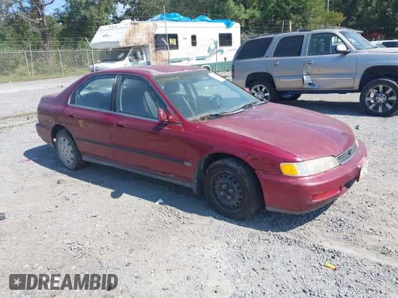 1996 Honda Accord LX z VIN 1HGCD5633TA077784, wystawiony jako IAAI lot #43302358 z przebiegiem 235 003 mil mil oraz . Historia ofert i sprzedaży dostępna na DreamBid. Obrazek 1.