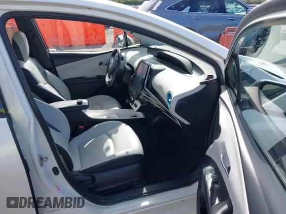 2018 Toyota Prius Plus z VIN JTDKARFP5J3077090, wystawiony jako IAAI lot #42888175 z przebiegiem 192 157 mil mil oraz . Historia ofert i sprzedaży dostępna na DreamBid. Obrazek 5.