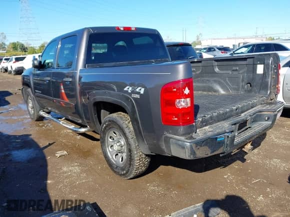2011 Chevrolet Silverado 1500 LS z VIN 3GCPKREA0BG113816, wystawiony jako IAAI lot #43467974 z przebiegiem 208 253 mil mil oraz . Historia ofert i sprzedaży dostępna na DreamBid. Obrazek 3.