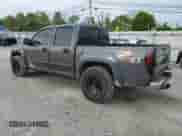 2008 Chevrolet Colorado 2LT z VIN 1GCDT13E288105822, wystawiony jako Copart lot #55409555 z przebiegiem 213 095 mil mil oraz Szkoda całkowita • Salvage title. Historia ofert i sprzedaży dostępna na DreamBid. Obrazek 2.