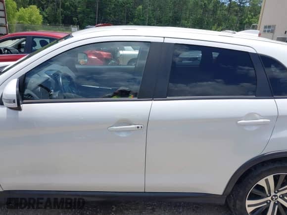 2021 Mitsubishi Outlander ES z VIN JA4ARUAUXMU019523, wystawiony jako IAAI lot #42336090 z przebiegiem 62 633 mil mil oraz . Historia ofert i sprzedaży dostępna na DreamBid. Obrazek 14.