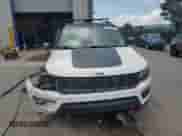 2020 Jeep Compass Trailhawk z VIN 3C4NJDDB6LT184728, wystawiony jako Copart lot #65729635 z przebiegiem Nie podano mil oraz Szkoda całkowita • Salvage title. Historia ofert i sprzedaży dostępna na DreamBid. Obrazek 5.