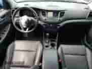 2017 Hyundai Tucson Sport z VIN KM8J3CA20HU532619, wystawiony jako Copart lot #80403315 z przebiegiem 77 067 mil mil oraz Szkoda całkowita • Salvage title. Historia ofert i sprzedaży dostępna na DreamBid. Obrazek 8.