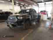 2023 Toyota Tacoma SR5 z VIN 3TMDZ5BN0PM147102, wystawiony jako IAAI lot #43200341 z przebiegiem Nie podano mil oraz . Historia ofert i sprzedaży dostępna na DreamBid. Obrazek 18.