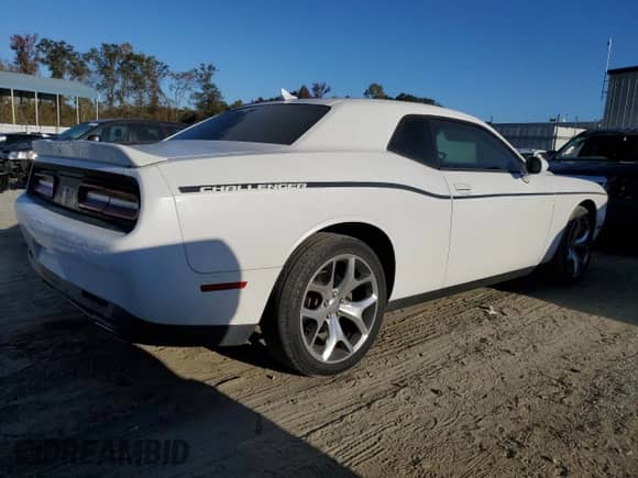 2015 Dodge Challenger SXT Plus z VIN 2C3CDZBG7FH733302, wystawiony jako Copart lot #77257364 z przebiegiem 51 620 mil mil oraz Czysty tytuł • Clean title. Historia ofert i sprzedaży dostępna na DreamBid. Obrazek 3.