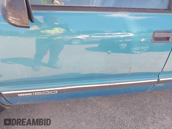 1997 GMC Sierra 1500 с VIN 2GTEK19R9V1566662, выставлен на аукционе IAAI как лот 43051145 с пробегом 209 691 миль миль и . История ставок и продаж доступна на DreamBid. Изображение 14.